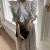 Koreanska Chic 2020 Polka Dot Khaki / Vit Lång Klänning Sommar Kvinnor Sexig V-Neck Ruffle Short Flare Sleeve Vintage Klänningar för Kvinna Y0603