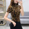 Sexig Leopard T-shirt Kvinna Fashion Slim Bottom Shirt Koreanska Stil Kvinnor Vårskjortor High Neck Short Sleeve Tops 8412 50 210521