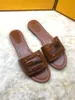 Les dernières sandales populaires couche supérieure fond en cuir de vachette mode robuste boîte de ceinture de pantoufle F 35-43