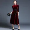 Kinesisk stil Cheongsam Spring Women Neck Pleated Long Vintage Dark Red Velvet Klänning Hög midja med Bälte 210416