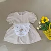 Verano nuevo estilo niños niña moda vestido de manga corta patrón a cuadros vestidos de princesa para niñas lindas agregar babero 210413