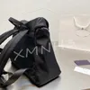 Sac à dos unisexe 2023 luxe sac d'école concepteur hommes noir sacs à dos moyen mode avec poches triangulaires pour femmes