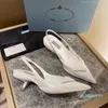 2021 Sandali da donna firmati diapositive Sandali con tacco basso Nero Bianco Primula Pantofole moda da donna Suola in conchiglia di gomma