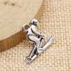 Partihandel Parti 100pcs Bobsledder Idrottare Antika Silver Charms Pendants Smycken Resultat DIY för halsband Armband 16 * 19mm DH0801