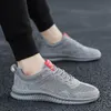 Partihandel män löparskor mesh grå beige mjuk sula casual sport sneakers tränare utomhus jogging promenader storlek 39-44