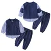 Höst våren mode 2 3-8 10 12 år bomull randig färg patchwork t-shirt + byxor 2 stycken sport set för barn baby pojkar 210625
