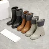 مصممي Luxurys Womens Half Boots Shoes Winter Med Med Heels Plain Square Toes Boots Rain Boots zip Women Mid Calf Bootie Wear Boot Soled Saled