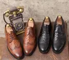 Fashion Mens Formella skor Tassel Loafers Men Black Dress Designer Bröllop Sko Slip på läder Brogues