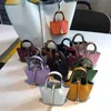 Porte-clés de luxe étui à chaîne Sacs à main crochet sacs de créateurs cintre airpods étuis écouteurs Accessoires mini Cartable pochette femmes sac à main composite dame