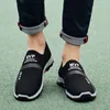 2021 Nyaste Kvalitet Running Skor Sport För Män Kvinnor Topp Fashion Runners Tennis Andas Utomhus Par Mesh Sneakers Storlek 38-45 Wy05-107