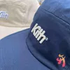 Kith Street Caps 자수 야구 모자 남성 여성의 조정 가능한 힙합 조수 캐주얼 야생 커플 Hatjl1s {카테고리}