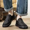 Sneakers Casual da uomo Scarpe di stoffa con ombrello di Pechino Scarpe pigre traspiranti con un pedale Mocassini Zapatillas Hombre