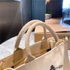 大容量の都市バッグショッピングバッグ女性のLuxurysデザイナー2021旅行およびオフィスの肩のハンドバッグ高品質のH245Z
