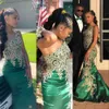 2021 Vintage Emerald Zielony Sexy Suknie Wieczorowe Jedno ramię Złote Koronkowe Aplikacje Zroszony Cryatal Mermaid African Prom Dress Nosić Plus Size Party Suknie