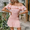 Off-Shoulder Pink Ruffle Sheath Dress Kvinnor Retro Korta Flared Ärmar Sommar Klänningar Casual Solid Bodycon Slim Vestidos 210414