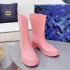 المصممين Luxurys النساء أحذية المطر نمط إنجلترا للماء فيلي المطاط المياه المطر أحذية الكاحل الجوارب 0209