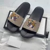 Дизайнерские тапочки Женщины Мужчины Модные сандалии Роскошные цветочные брендовые тапочки Цветы Резиновые туфли на плоской подошве Летняя пляжная обувь Мокасины Шестерни Низ Ползунки с коробкой