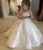 Prenses Beyaz Dantel Bir Çizgi Çiçek Kız Elbise Düğün Sheer Jewel Boyun Aplikler Uzun Çocuk Toddler Pageant Abiye İlk Communion Elbise Brithday Parti Giyim