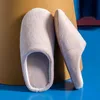 Huishouden Soft-Soled Slippers Dames Mannen Niet-wegwerp Vlakke Floor Silent Slides voor Slaapkamer Effen Kleur Winter Pluche Slippers Y0804