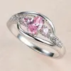 Bröllopsringar söta kvinnliga rosa kristallstenring charm silverfärg tunt för kvinnor trendiga lovar oval zirkon engagemang6645172