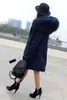 Giacca invernale da donna di marca Fodera lunga staccabile blu navy Parka Cappotto grande con cappuccio in vera pelliccia di procione Outwear 211130