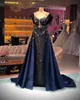 2021 Plus Size Árabe ASO EBI Azul Azul Luxuoso Vestidos de Prom Frisados ​​Cristais Pedidos Pescoço Noite Formal Partido Segundo Vestidos de Recepção Vestido ZJ422