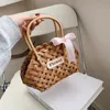 HBP Bolso tejido marrón Bolso Verano INS Mujeres TOTE Moda Moda Alambre de metal Cesta de vacaciones Picnic MINI Bolsas pequeñas