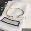 Letter Designer Armband Armband Retro Mode Produkt Kvinna Armband Guldpläterade Mässing Berlock Smycken Supply