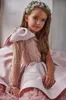 2022 Kort Beaded Flower Girl Dresses for Wedding Layered Tulle One Shoulder Kids Ball Gown Pageant Klänning med Bow