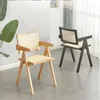 cadeira moderna de rattan.