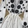 Vintage Czarny / Biały Haftowany Sukienka Kobiety Sexy V-Neck Flare Z Długim Rękawem Wysoka talia Vestidos Elegancka Robe Linia Kobieta 2021 Y0603