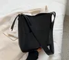 حقائب الكتف burminsa تصميم فريد واسع حزام دلو للنساء سعة كبيرة المتسوق جودة عالية حقيبة crossbody 2021