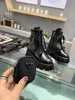 Prad shoesPrad New Designer bottes fourrure-en-un botte courte chaude chaussures de combat du désert militaire cuir de veau fermeture à glissière conception femmes sac détachable ceinture extérieure TR4K 1YOF