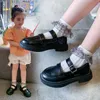 Chaussures en cuir pour filles 2021new style britannique rétro princesse chaussures simples enfants chaussures enfants princesse douce mignonne pour mariage chaud x0703