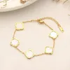 Braccialetto di trifoglio di design a 4 colori Bracciali d'amore fortunati d'oro Spendere ricchezze di gloria Fashion Design Women Wedding Party Hand Chain