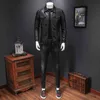 Черные искусственные кожаные куртки мужчины мода бизнес ветровка поворотный воротник многокарманский повседневная тонкая подходит для одежды Biker Man 21111