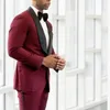 2021 Classy Bourgondië Bruiloft Tuxedos One Button Mens Suits Slim Fit Sjaal Loevel Prom Bestman GroomsMen Blazer Ontwerpen Tweedelige Set (Jas + Pants + Bow) B20214