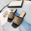 2021 pantofole piatte stiliste di moda di lusso con sandali con zeppa da pavimento per esterni estivi lettere da donna scarpe da spiaggia da donna classiche da cowboy 35-43