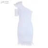 Zomer vrouwen wit een schouder bandage jurk sexy mouwloze veren Mini Celebrity Runway Party Vestidos 210423
