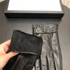 新しいスタイルの男性の革の手袋繊細な柔らかいシープスキンミトンの秋の冬のための高品質の高品質のベルベットのタッチスクリーン手袋