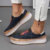 2021 vrouwen slip op sneakers ondiepe loafers gevulkaniseerde schoenen ademend uitgehold casual dames schoenen vrouw plus size dropship y0907