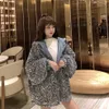 女性アウターウェアコートアウターウェアコットンジャケットレザースパンコールファッションフード付き冬の新しい大型サイズ厚いゆるいパッド入り衣服s-3xlオーバーコート