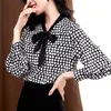 Koreanska Blus Kvinnor Chiffon S Kvinna Polka Dot Tröjor Långärmad Toppar Plus Storlek V-Neck Bow Ribbon Shirt 210604