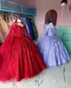 Charmig lila älskling quinceanera klänningar 2022 med cape av axelgolvlängden bollklänning klänning applikationer Vestidos de 15 Anos Red Pink 3D Floral Quince