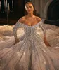 Abiti da sposa principessa Dubai Ball Gown Abiti da sposa con spalle scoperte Perle che bordano Abiti da sposa a maniche lunghe Perline Abiti da sposa a strati