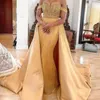 Vestidos de fiesta de sirena dorada de Dubai con sobrefalda Lentejuelas brillantes Cuentas con hombros descubiertos Vestido de fiesta de celebridades Precioso vestido de noche de Arabia Saudita