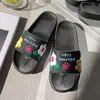 Sandálias de Verão Sandálias femininas Cute Flor Geléia Cor Transparente Open Toe Flip Flops Clear Outdoor Beach Slides