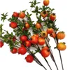 Une plante artificielle de verdure de tige de fruit de poemgranate 7 têtes de branche d'arbre de fruits rouge orange pour les centres de table de mariage Home Party Shops Décoration florale