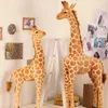 Simulazione gigante giraffa peluche bambola bar al coperto hall decorazione della stanza ornamenti realistici animale pography modello regalo 210728