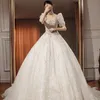 Sparkly Kryształy Suknia Balowa Suknie Ślubne Dubaj Arabski 2022 Cekiny Frezowanie Krótkie Rękawy Bridal Suknie Ślubne Sheer Neck Princess Vestidos de Novia Al9643